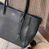 [Shrink leather]<br>tuti tote bag<br>color: black