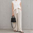 [Shrink leather]<br>Postman mini shoulder<br>color: Black