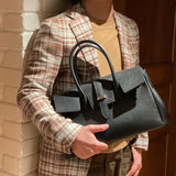 [Shrink leather]<br>Voyage M bag<br>color: black
