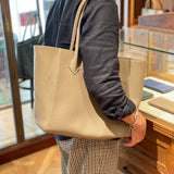 [Shrink leather]<br>tuti tote bag<br>color: taupe