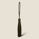 [Shrink leather]<br>Medali Ontassel Charm<br>color: Black
