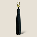 [Shrink leather]<br>Medali Ontassel Keychain<br>color: Black