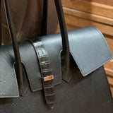 [Shrink leather x croco pattern leather]<br>Voyage L bag<br>color: black