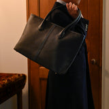 [French calf] <br>Royal M tote bag<br>Color: Navy x Turquoise stitch x Interior turquoise<br>[Scheduled to arrive in early August]