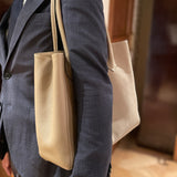[Shrink leather]<br>tuti tote bag<br>color: taupe