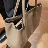 [Shrink leather]<br>tuti tote bag<br>color: taupe