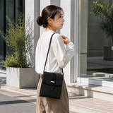 [Shrink leather x croco pattern leather]<br>voyage shoulder<br>color: black