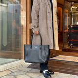 [Shrink leather]<br>tuti tote bag<br>color: black