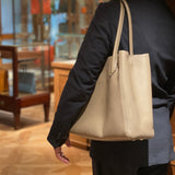 [Shrink leather]<br>tuti tote bag<br>color: taupe