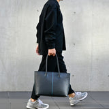 [フレンチカーフ] <br>ロワイヤルMトートバッグ<br>color：ネイビー×ターコイズステッチ×内装レッド<br>【８月下旬入荷予定】