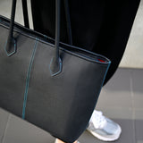 [フレンチカーフ] <br>ロワイヤルMトートバッグ<br>color：ネイビー×ターコイズステッチ×内装レッド<br>【８月下旬入荷予定】
