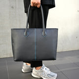 [フレンチカーフ] <br>ロワイヤルMトートバッグ<br>color：ネイビー×ターコイズステッチ×内装レッド<br>【８月下旬入荷予定】