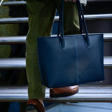 [フレンチカーフ] <br>ロワイヤルMトートバッグ<br>color：ネイビー×ターコイズステッチ×内装レッド<br>【８月下旬入荷予定】