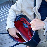 [フレンチカーフ] <br>ロワイヤルMトートバッグ<br>color：ネイビー×ターコイズステッチ×内装レッド<br>【８月下旬入荷予定】