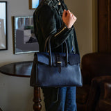 [Shrink leather x croco pattern leather]<br>Voyage M bag<br>color: navy