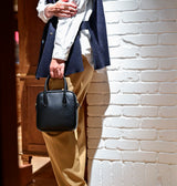 [Shrink leather]<br>postman mini shoulder<br>color: black