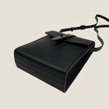 [Shrink leather x croco pattern leather]<br>voyage shoulder<br>color: black