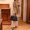 [Shrink leather]<br>Voyage M bag<br>color: Navy