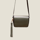 [Shrink leather]<br>Medali Ontassel Keychain<br>Color: Dark green