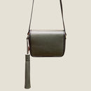 [Shrink leather]<br>Medali Ontassel Charm<br>Color: Dark green