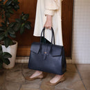 [Shrink leather]<br>Voyage L bag<br>color: Navy