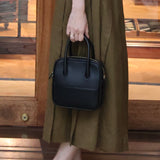 [Shrink leather]<br>postman mini shoulder<br>color: black