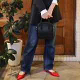 [Shrink leather]<br>postman mini shoulder<br>color: black