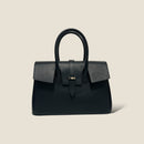 [Shrink leather]<br>Voyage M bag<br>color: Black
