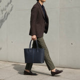 [フレンチカーフ] <br>ロワイヤルMトートバッグ<br>color：ネイビー×ターコイズステッチ×内装レッド<br>【８月下旬入荷予定】