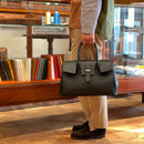 [Shrink leather]<br>Voyage M bag<br>color: Black