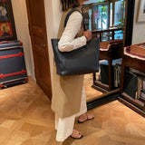 [シュリンクレザー]<br>トゥティトートバッグ<br>color：ネイビー