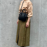 [Shrink leather]<br>postman mini shoulder<br>color: black