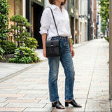 [Shrink leather x croco pattern leather]<br>voyage shoulder<br>color: black
