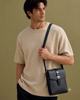 [Shrink leather x croco pattern leather]<br>voyage shoulder<br>color: black