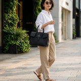 [Shrink leather]<br>Voyage M bag<br>color: black