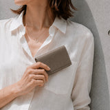 [French calf] <br>Thread gusset card case<br>color: ethane gray