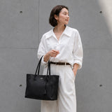[Shrink leather]<br>tuti tote bag<br>color: black