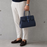 [Shrink leather x croco pattern leather]<br>Voyage M bag<br>color: navy