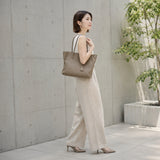 [Shrink leather]<br>tuti tote bag<br>color: taupe