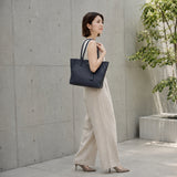 [シュリンクレザー]<br>トゥティトートバッグ<br>color：ネイビー