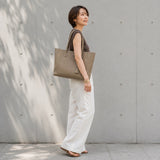 [Shrink leather]<br>tuti tote bag<br>color: taupe