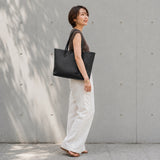 [Shrink leather]<br>tuti tote bag<br>color: black
