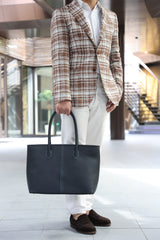 [フレンチカーフ] <br>ロワイヤルMトートバッグ<br>color：ネイビー×ターコイズステッチ×内装レッド<br>【８月下旬入荷予定】