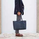 [フレンチカーフ] <br>ロワイヤルMトートバッグ<br>color：ネイビー×ターコイズステッチ×内装レッド<br>【８月下旬入荷予定】