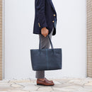 [フレンチカーフ] <br>ロワイヤルMトートバッグ<br>color：ネイビー×ターコイズステッチ×内装レッド<br>【７月下旬入荷予定】