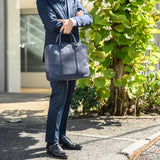 [Sustainable shrink leather] <br>briefcase<br>color: navy