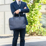 [Sustainable shrink leather] <br>briefcase<br>color: navy