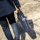 [Sustainable shrink leather] <br>briefcase<br>color: navy