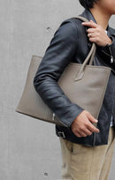 [French calf] <br>Royal tote bag<br>color: Tope