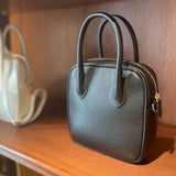 [Shrink leather]<br>postman mini shoulder<br>color: black